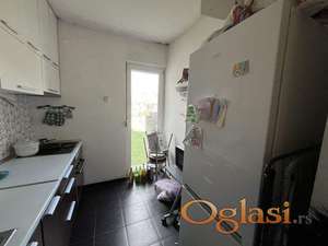 Odlicna kuca u starim Ledincima