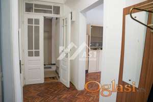 IZDAJE SE DVOSOBAN SALONSKI STAN U STAROM GRADU-pet friendly ID#8250