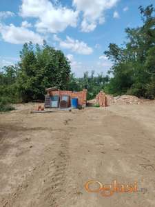 Na prodaju nedovrsena vikendica kod dunava