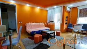 Bulevar-Uknjižen Lep Dvosoban stan 53 m2 na četvrtom spratu preko puta Futoške Pijace-065/385 8880