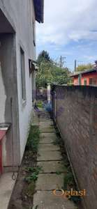 Dve kuce na jednom placu-Salajka