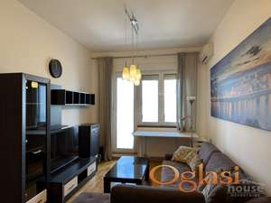 STAN - NOVI SAD - BULEVAR - 59m2 - 242000 evra