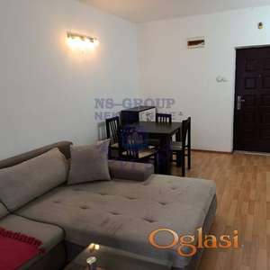 Izdaje se trosoban stan u blizini Sajma.