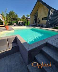 Izdaje se luksuzna kuća sa bazenom u Surduku