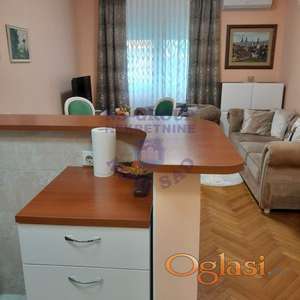 Fantastično opremljen stan na Grbavici, kompletno namešten u lepom vintage stilu.