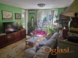 Odmah useljiv komforan trosoban stan na Grbavici !