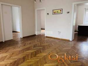 Ustanička, salonac kod specijalnog suda