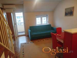 NAMEŠTEN DUPLEX DVOSOBAN STAN NA BULEVARU PATRIJARHA PAVLA 300 EVRA