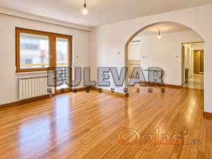 Izdaje se odličan posloovni prostor u centru Niša, 86m2