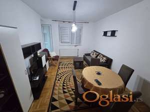 TROSOBAN STAN NA GRBAVICI BLIZU FAKULTETA , PROMENADE, SPENSA , MEDICINSKOG FAKULTETA