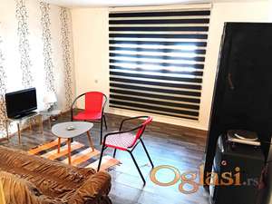 IZDAVANJE - NIŠ - DURLAN -  JEDNOSOBAN, 20m2 - STAN U KUĆI (RENOVIRANO)