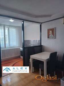 Odličan jednoiposoban stan na Detelinari