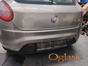 Fiat bravo 2 zadnji branik kod boje 272 Originalni delovi  Moguca ugradnja delova  Alfa Romeo 147-156-166-159-GT-MiTo-Giulietta Fiat bravo 2 - croma -grande punto -multipla 2 -punto 3 -stilo-idea Freemont Panda 3 500L 500 500x Lancia ypsilon-delta-musa-lybra Volkswagen Golf 6  Audi a3 2012-2020 Volkswagen Passat B7  Ukoliko zelite da porucite Posaljite poruku preko sms poruke ili pozovite na telefon 0616115961