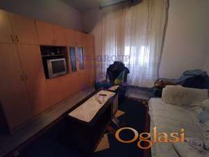 Salajka. Četvorosoban, dvorišni, salonski stan, na odličnoj lokaciji.