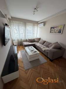 Izdaje se odličan stan u centru Niša, 56m2