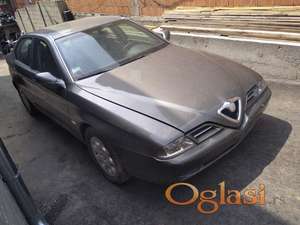 Alfa Romeo 166 desno krilo