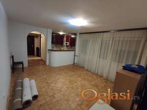 Dvoiposoban stan, odlična lokacija - delimično namešten
