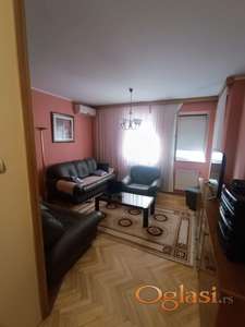 Prostran trosoban stan na Novoj Detelinari