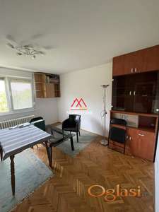 🏢 Izdaje se garsonjera sa odvojenom kuhinjom – Grbavica, Puškinova ulica