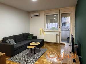 Moderan stan sa parkingom - Detelinara