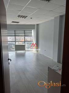 Poslovni prostor - 31m2 - Centar