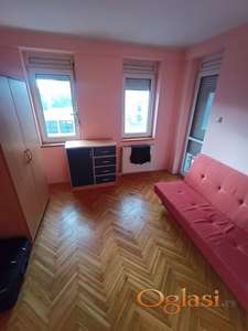 Odmah useljiv stan blizu Sajma