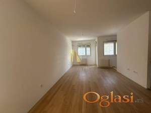 Nov, neuseljavan trosoban stan na Novom Naselju