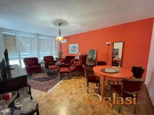 Izuzetan trosoban stan kod Cvetkove pijace- Crvena fasadna cigla ID#35296