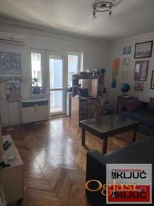 ADAMOVIĆEVO NASELJE, 71m2, Trosoban sa Tavanom