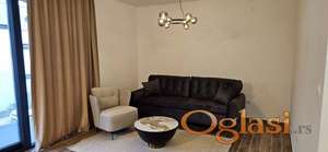 Izdajem jednoiposoban  stan sa garažom u naselju Pop Hill Popovica