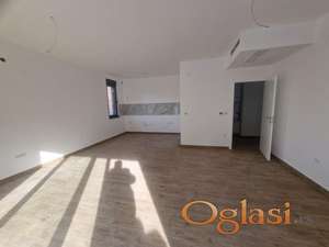 Nov neuseljavan stan sa fenomenalnom terasom