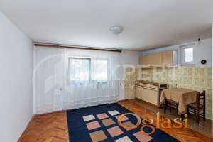 Jednoiposoban stan u kući, prizemlje, deo dvorišta, 40 m2, Apelovac