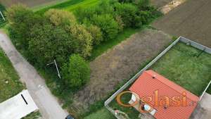 Stari Banovci građevinsko zemljište 613m2, HITNO!