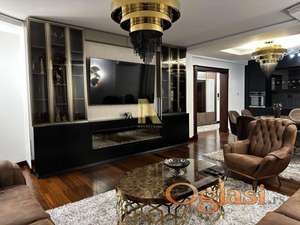 Luksuzno namešten 4.0 stan sa dva garažna parking mesta