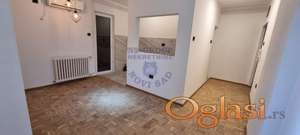 Dvosoban stan, 42m2, Blok 8 Petrovaradin