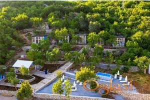 Prodaje se kompleks bungalova sa pogledom na more