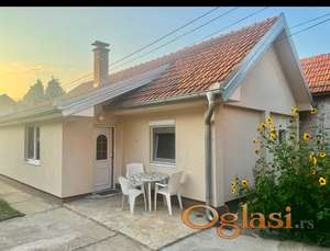 Izdajem kuću Zemun 57m2