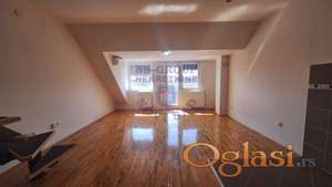 Trosoban stan na Salajci