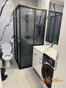 Lux garsonjera u centru grada, odmah useljiva, pogled na Frušku goru