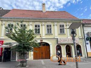 Poslovno-stambeno zdanje smešteno u samom srcu pešačke zone Sremske Mitrovice