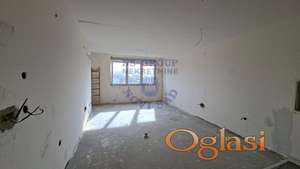 Trosoban stan na Adicama,60m2