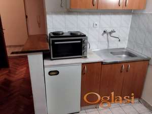 AVIJACIJA namestena  garsonjera useljiva odmah