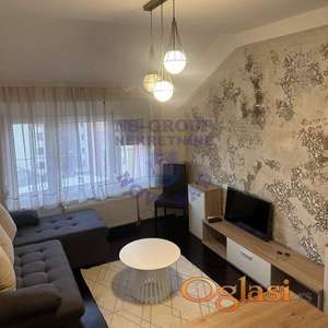 Izdaje se prelep, moderno opremljen dvosoban stan na odličnoj lokaciji - Cara Dušana.