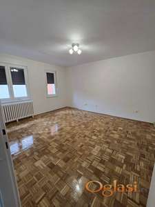 NOVI SAD, BULEVAR OSLOBODJENJA, KOMPLET RENOVIRAN JEDNOSOBAN STAN, ODMAH USELJIV - 270 E