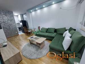 NAMEŠTEN DVOSOBAN STAN- SQUARE GUARDEN 