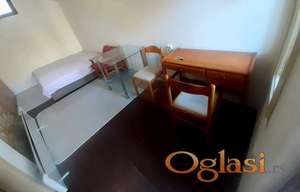 Izdajem garsonjeru u centru grada