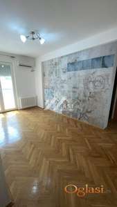 IZDAJE SE CETVOROSOBAN STAN U CENTRU ID#6514