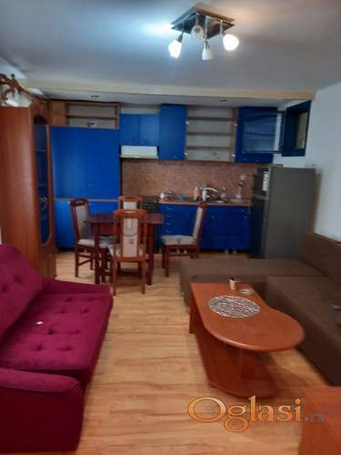 Izdaje se jednoiposoban stan u centru Niša, 42m2