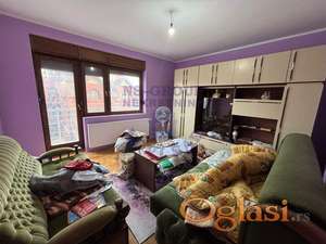 Odličnu spratnu kuću na Klisi