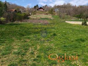 Plac sa odličnim prilazom, pravilnog oblika, sa frontom 22m.